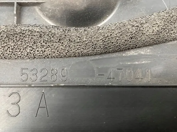 Cubierta cinturón delantero Toyota Prius+ OEM 5329947041 image 5