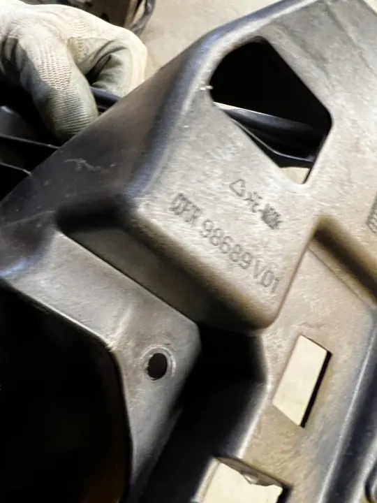 Support OEM 9818775680 Arrière Droit Galerie Citroen DS7 image 4