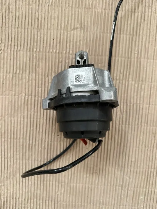 Moottorin Kiinnike Vasen OEM 6878247 BMW 5 G30 G31 image 2