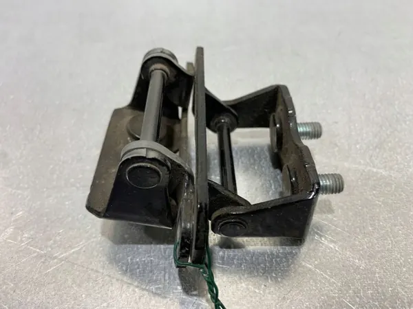 Subaru Forester Heckklappenscharniere OEM FBZ21211 image 2
