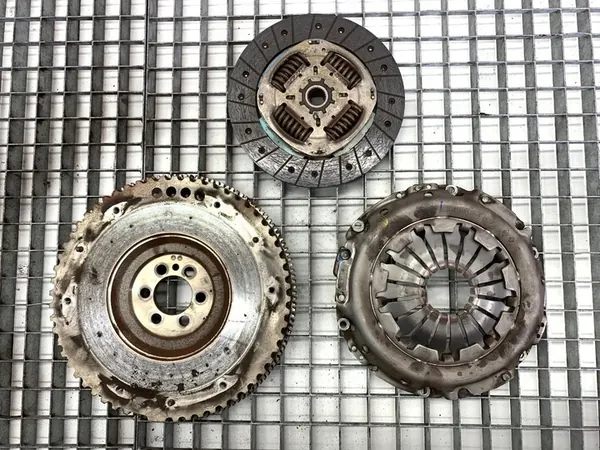 Embreagem completa Renault Clio V 302106552R image 2