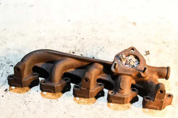 Volvo Pakoputken keräin OEM 30637787 S80 I 2.4L image 4