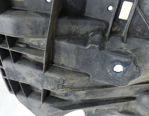 Etupuskuri Suojus Toyota Prius III 1.8 52618-47010 image 7