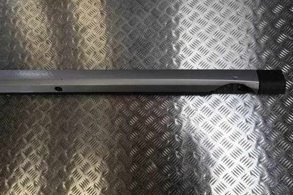 VW Taigo R-Line Oikea kynnyssuoja OEM 2G7853856C image 3
