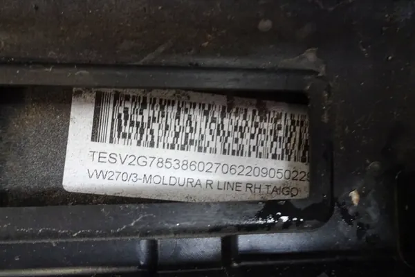 VW Taigo R-Line Oikea kynnyssuoja OEM 2G7853856C image 5