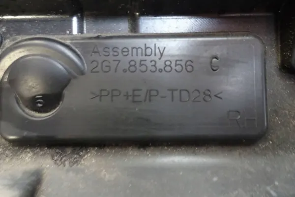 VW Taigo R-Line Oikea kynnyssuoja OEM 2G7853856C image 6