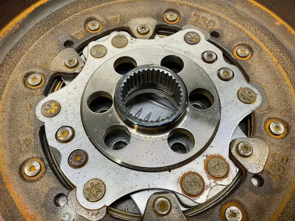 Kaksoismassavauhtipyörä Audi Q3 8U 2014 03L105266AH image 2