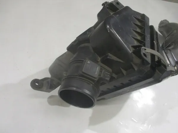 Citroen C-Crosser 2008 Ilmansuodattimen kotelo image 8