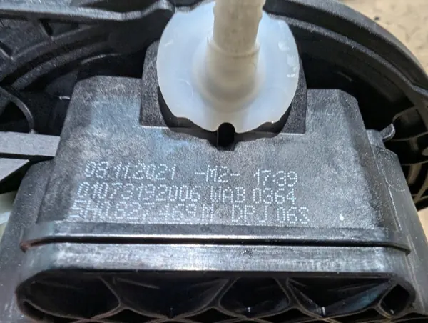 Caméra de recul OEM 5H0827469M pour VW Golf VIII image 3