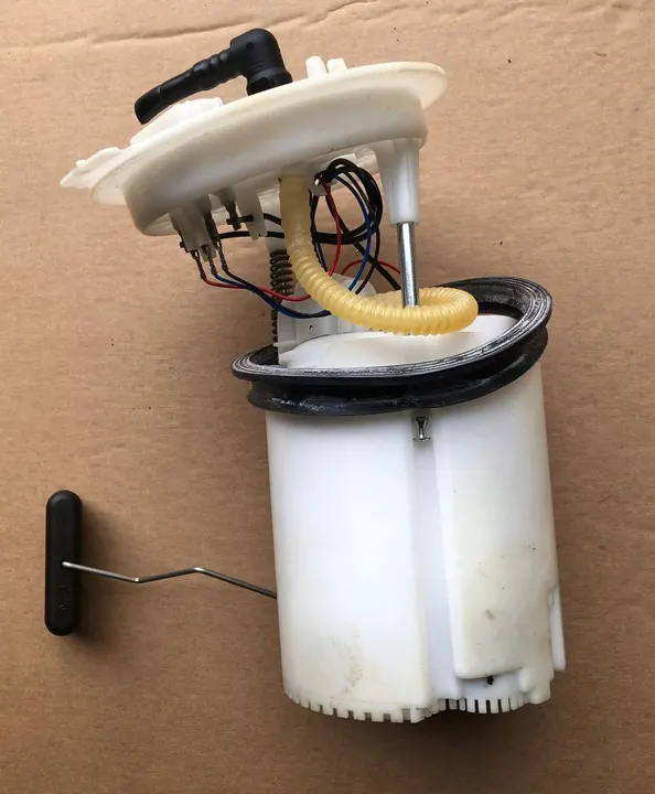 VW Audi Skoda Seat Brandstofpomp 5Q0919051AM image 2