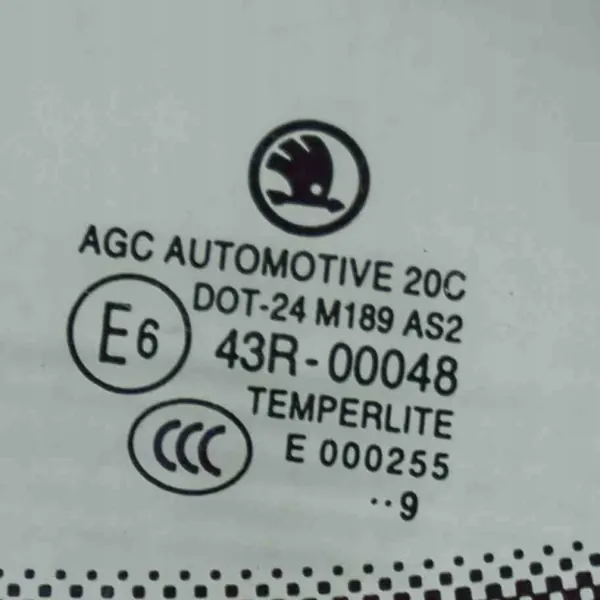 Janela traseira esquerda usada OEM 6V9845297A Skoda Fabia III image 4