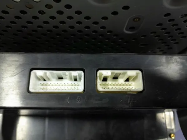 Toyota Avensis II T25 radion tuuletuslevy OEM 86120-05080 image 10