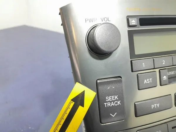 Toyota Avensis II T25 radion tuuletuslevy OEM 86120-05080 image 4