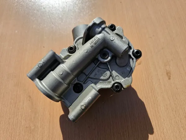 Pompe à huile OEM pour Audi SQ7 SQ8 Bentayga Urus 4.0 TFSI image 3