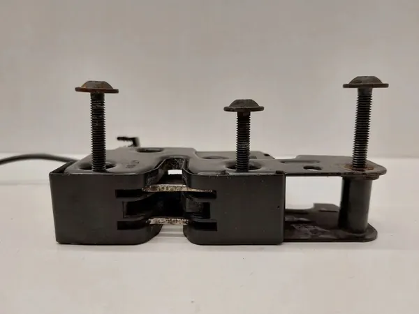 Audi OE 8K0823509A motorhuv lås image 6