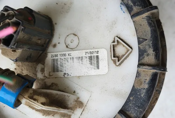 Bomba de combustible Mazda 2 II ZJ381335XC image 2