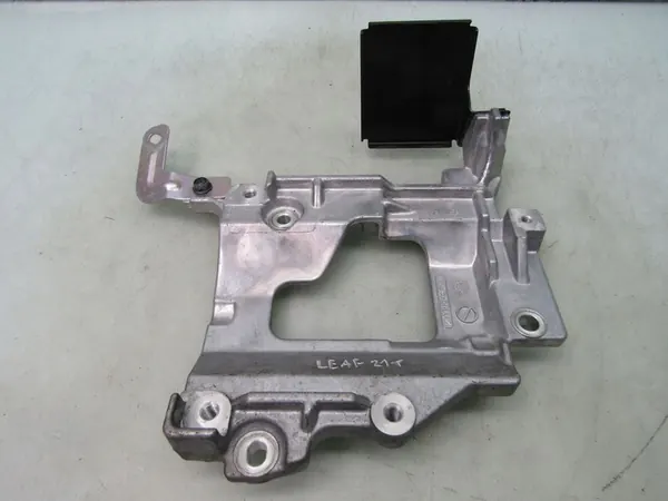 LEAF II ZE1 Support de Compresseur AC 201120B029 image 1