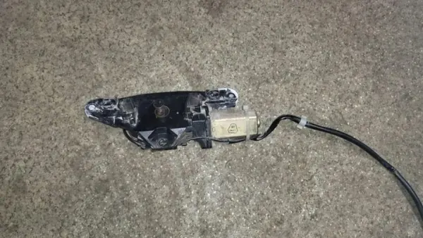Fecho de porta-malas BMW 5 Touring E39 OEM 67148362371 image 2