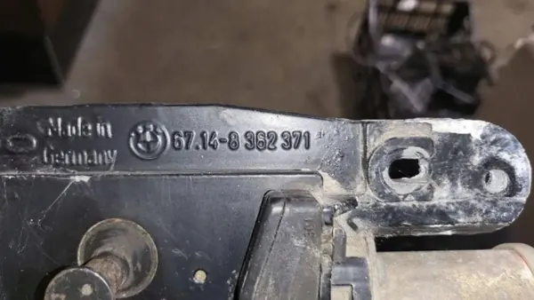 Fecho de porta-malas BMW 5 Touring E39 OEM 67148362371 image 3