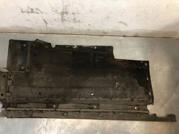 Vänster underkroppssköld OEM 8R0825207 för Audi Q5 8R image 4
