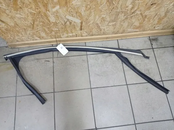 Joint de vitre arrière côté droit OEM JUT82039 Volvo V40 image 2