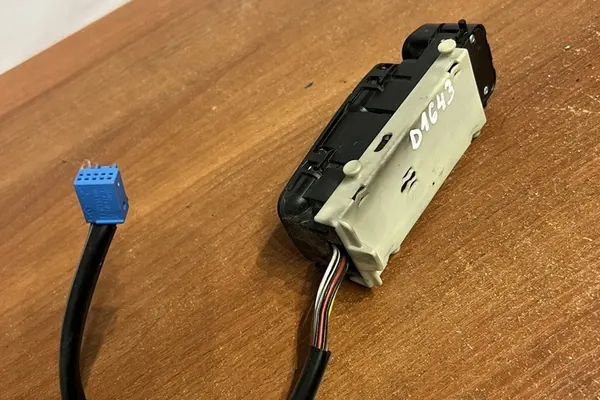 Schakelaar MERCEDES-BENZ C (W203) A2038200110 image 4