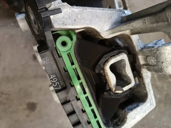 OPEL ASTRA K 1.6 CDTI Automaattivaihteiston Tuki 39004957 image 2