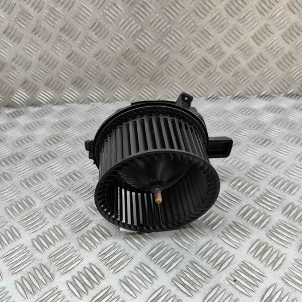 Ventilador de aquecimento BMW X7 G07 2022 image 2