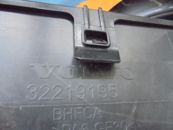 Volvo XC60 II Matosuodatin Kotelo OEM 32219195 image 3