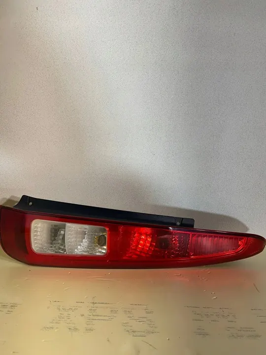 Vänster bakljus Ford Fusion I 2003-2011 image 2