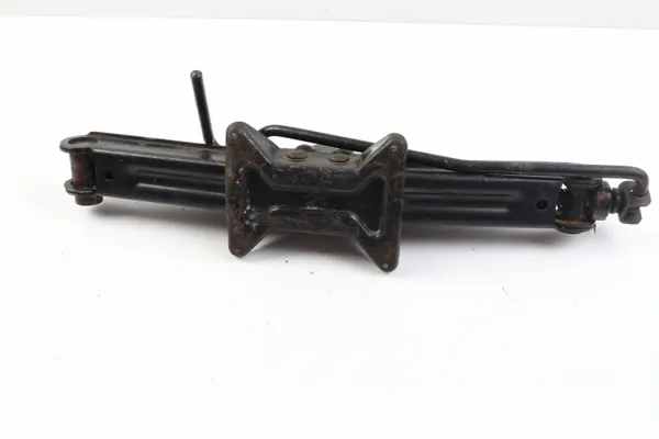 Macaco Renault Megane II OEM 8200701589 image 4