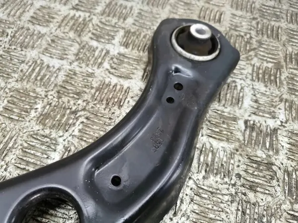 Audi A1 2023 Braccio di Controllo Inferiore Destro OEM 2Q0407152D image 5