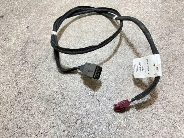 USB-Anschluss OEM 9817956180 für Opel Grandland X 2019 image 4