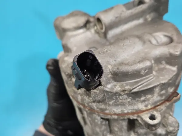 Compresor AC OEM 8K0260805L para Audi A4 B8 2.0 TDI image 8