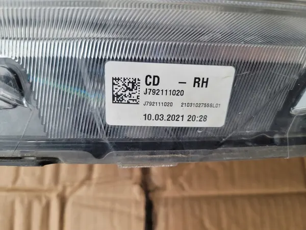 Luz Delantera Derecha Kia Ceed III 2017-2021 OEM 92102-J7050 image 3