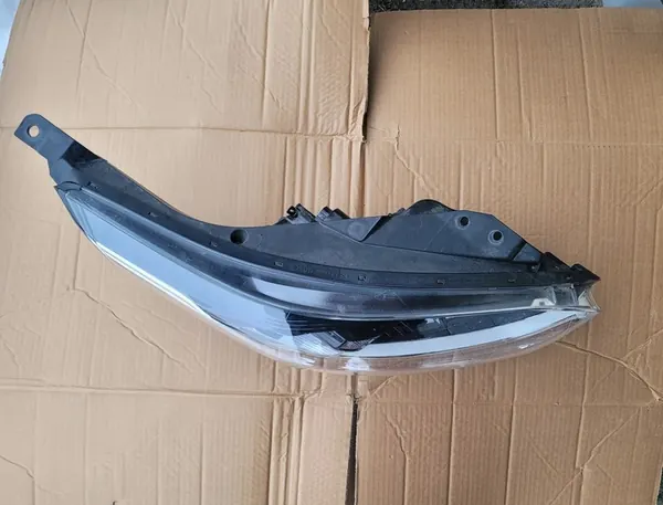 Luz Delantera Derecha Kia Ceed III 2017-2021 OEM 92102-J7050 image 4