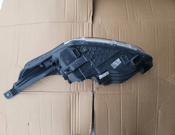 Luz Delantera Derecha Kia Ceed III 2017-2021 OEM 92102-J7050 image 5