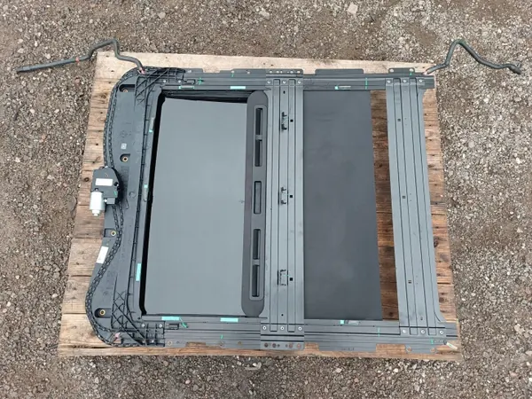 Panoramakaton mekanismi OEM 06700446310 Maserati Ghibli image 8