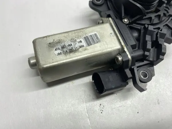Audi A8 S8 D4 Arrêt de porte avant OEM 4F0887059 image 3