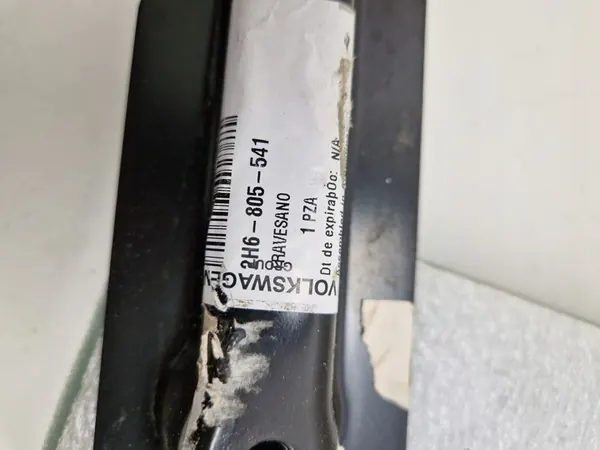 VW Amarok 2H Etupuskuri image 3