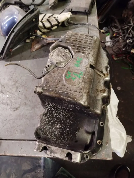 Oljepanna 03C103603J Golf V Touran Octavia II 1.6 FSI image 3