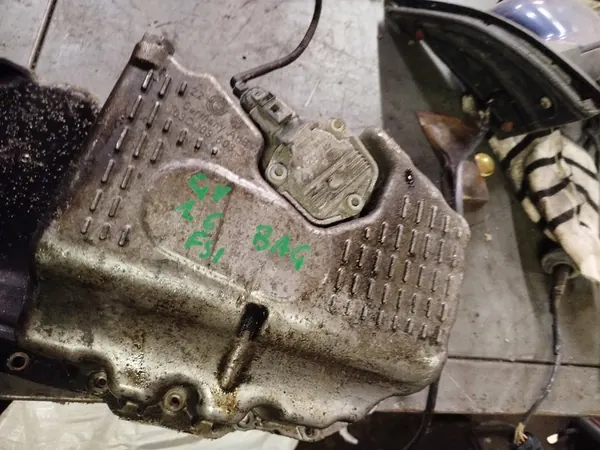 Oljepanna 03C103603J Golf V Touran Octavia II 1.6 FSI image 4