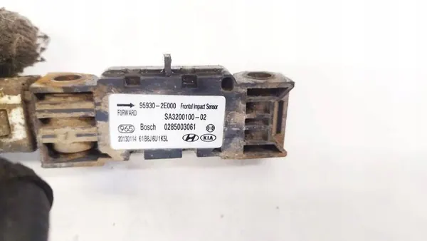 Kia Sportage SRS Airbag Sensor 2005 2.0L 959302E000 image 2