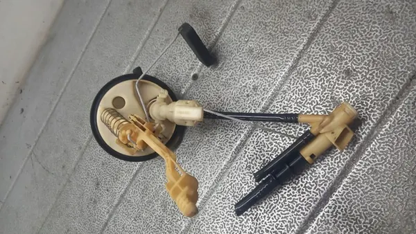 Kraftstoffschwimmer BMW E39 520i 1998 2.0B Limousine 1183206 image 4