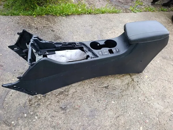 Accoudoir Kia Niro I OEM 84632-G5000 - Stockage image 3
