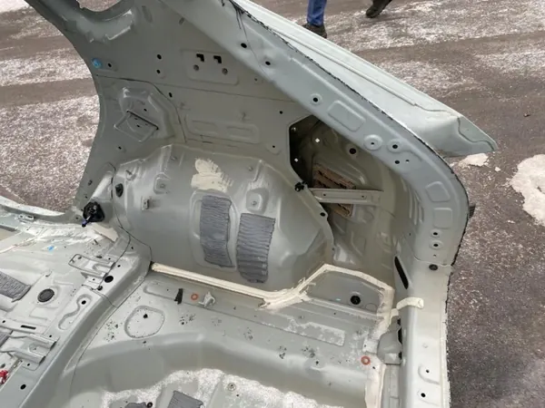 Aleta trasera derecha Hyundai Kona II 2023 OEM 292099 image 4