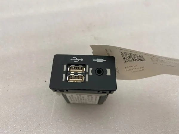 Port USB Lexus NX 2020 OEM 8619024030 - Occasion image 3