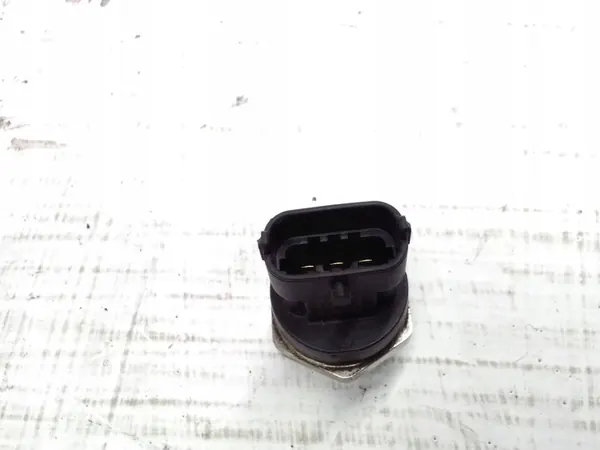 Sensor de pressão de combustível Cadillac CTS 2009 OEM 0261545052 image 3