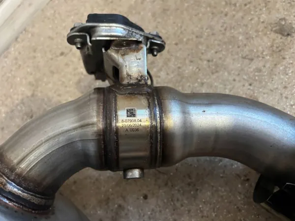 BMW 3 G20/21 Pakoputken Vaimenninputki OEM 7933800 image 10