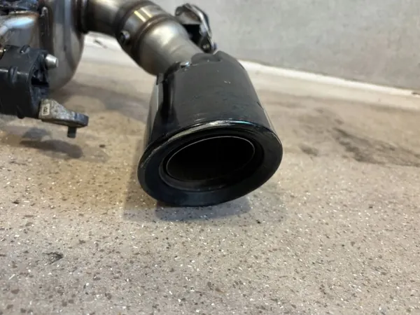 BMW 3 G20/21 Pakoputken Vaimenninputki OEM 7933800 image 4